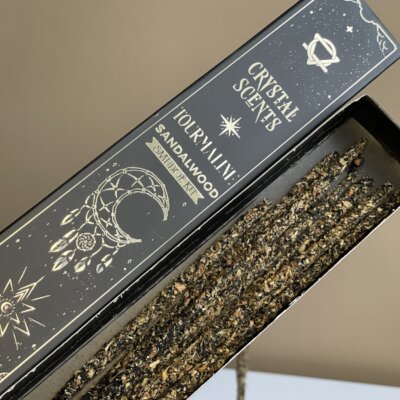 Szantálfa füstölő-turmalin ásvánnyal